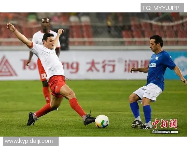 全球足坛传奇之巅：揭秘当今最强足球明星及其辉煌成就